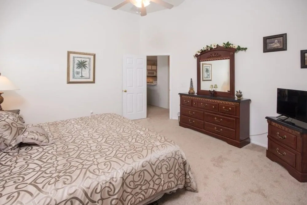 Hampton Lakes 121