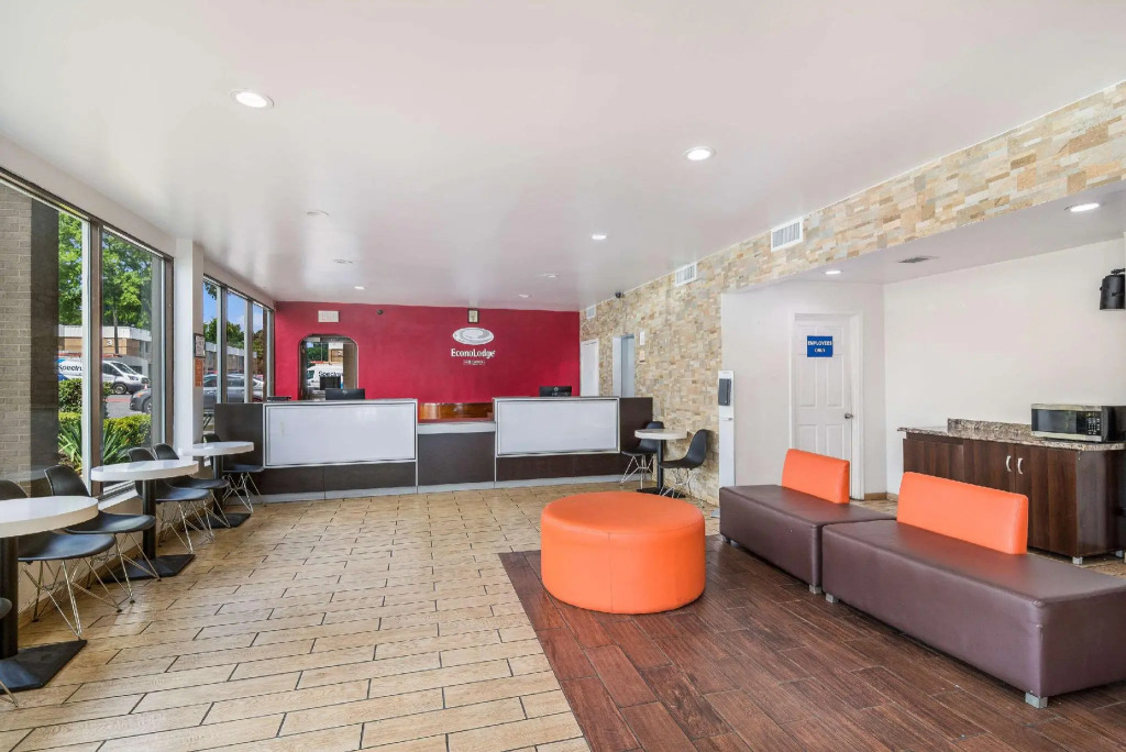 Econo Lodge Airport near Billy Graham Parkway