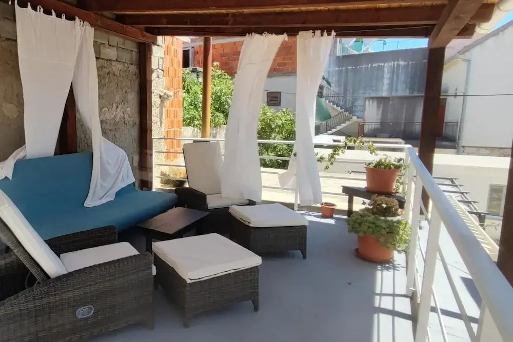 Stunning 2-bed House in Jezera With Sea Views