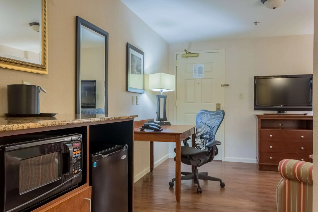 Country Inn & Suites by Radisson, Knoxville at Cedar Bluff, TN