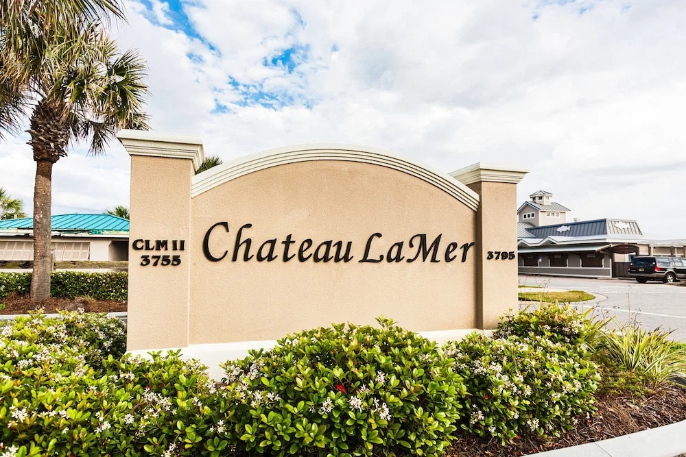 Newly Remodeled W/ Pool - Steps To Beach! 2 Bedroom Condo