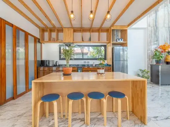 J2. Urban Supper Deluxe Villa 600m from beach