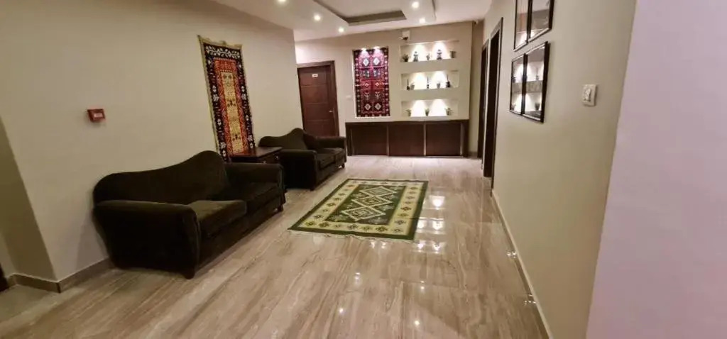 Black Iris Hotel II