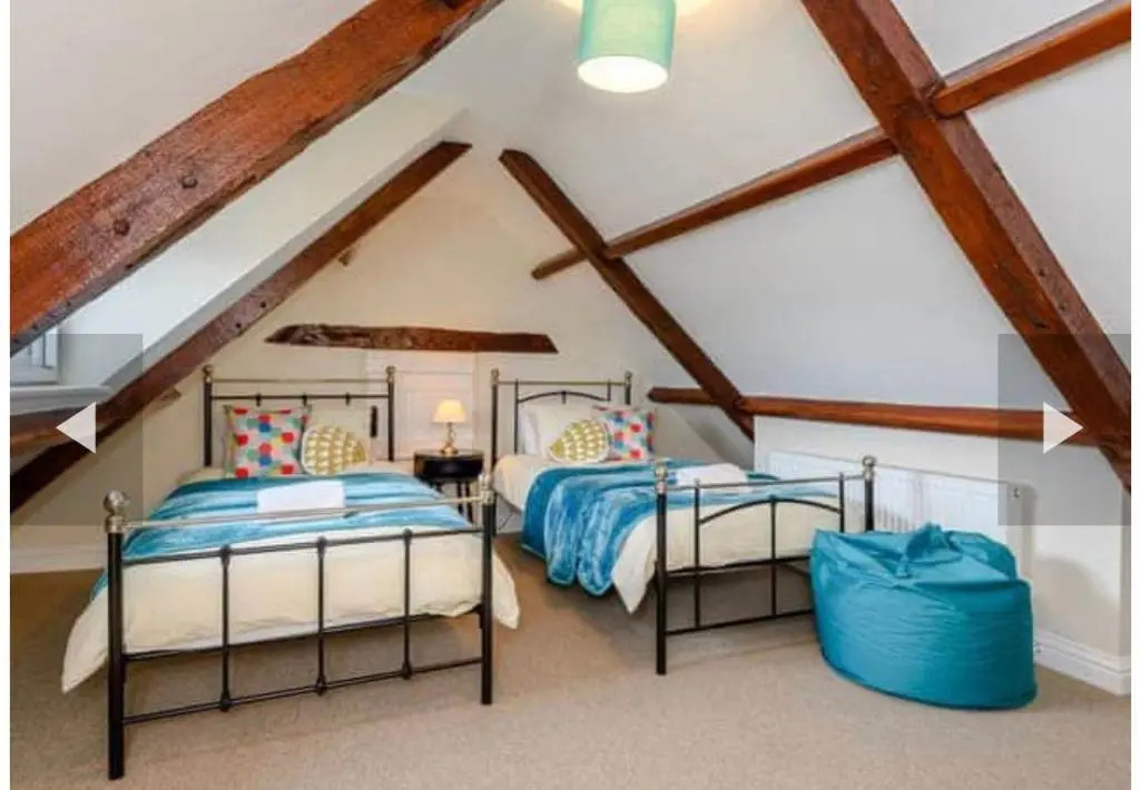 West Cottage. Central, beautiful, 2 mins to beach