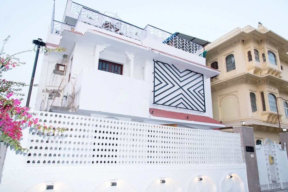 OYO 11431 Home Artistic Stay Forum Celebration Mall