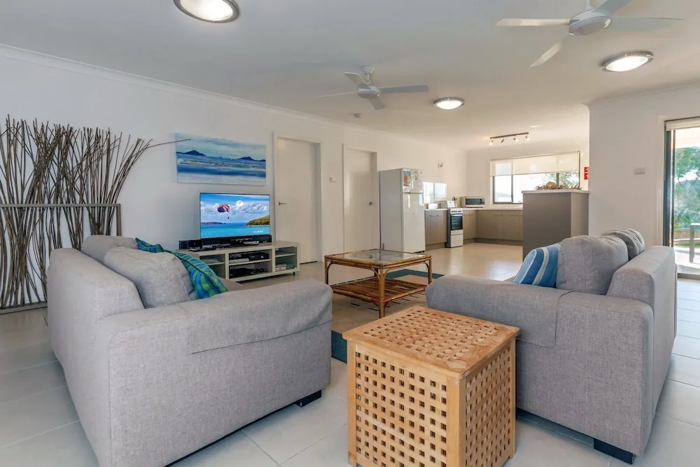 Beach House, Pacific Road, 1/20