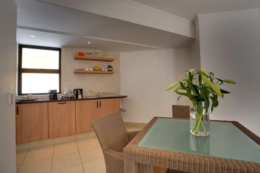 Limoni Luxury Suites