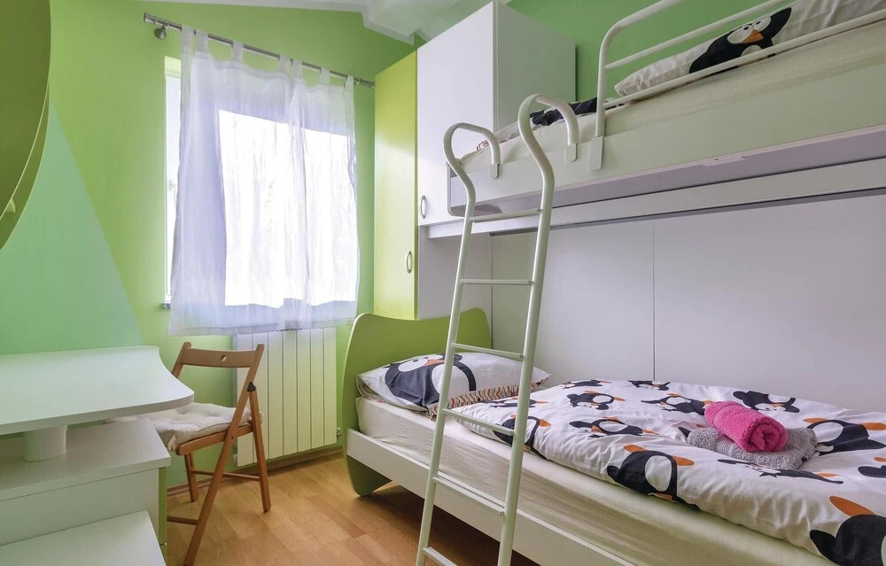 Five-Bedroom Holiday Home In Fazana