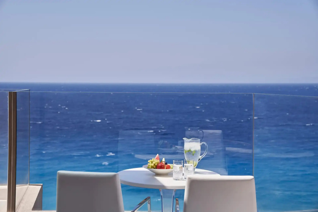Bellevue On The Beach Suites