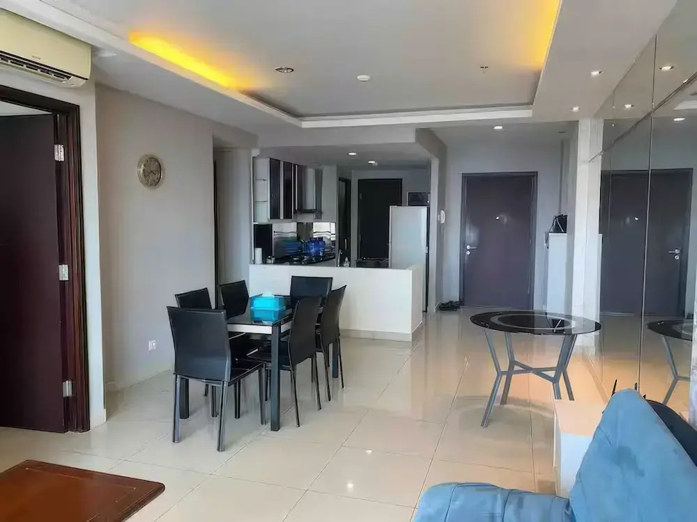 Central Royal Apartments by Emily in Jakarta