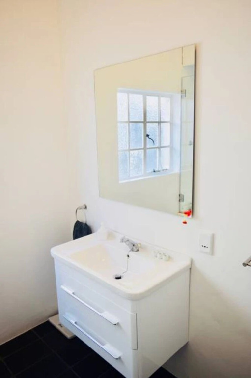 Two Bedroom Apartment in Oranjezicht
