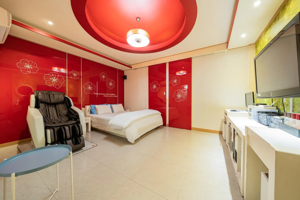 Shine Motel