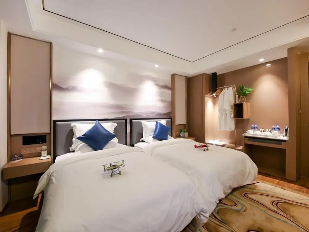 East Queen Hotel (Xi'an Beimen Metro Station)