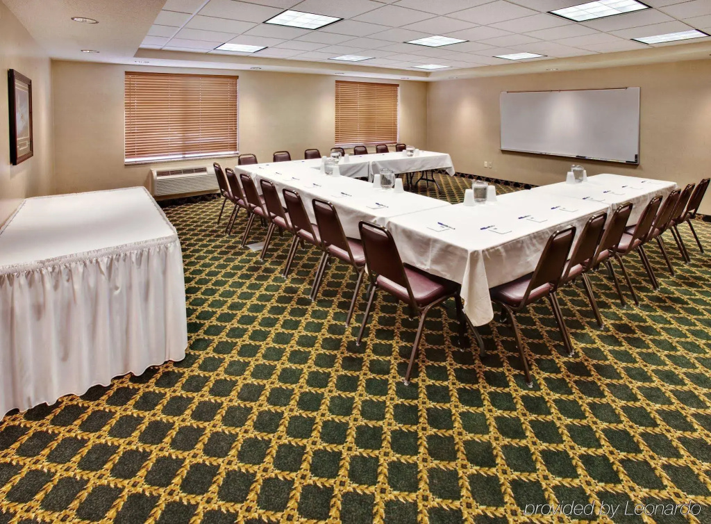 Holiday Inn Express & Suites Bellevue -Omaha Area- by IHG