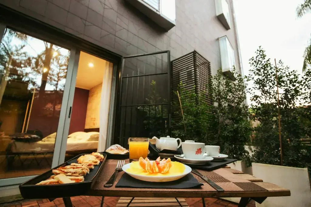 Black Hotel