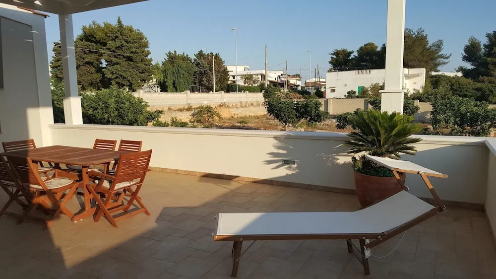 Apartment With one Bedroom in Torre Suda, With Wonderful sea View and Enclosed Garden - 300 m From the Beach