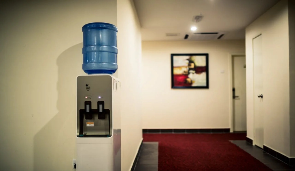 Swing & Pillows - Golden Roof Hotel Ampang, Ipoh