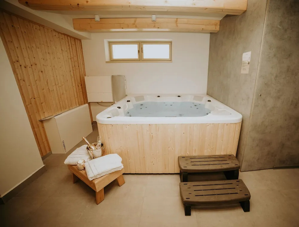 Resla Residence I, II, & Wellness