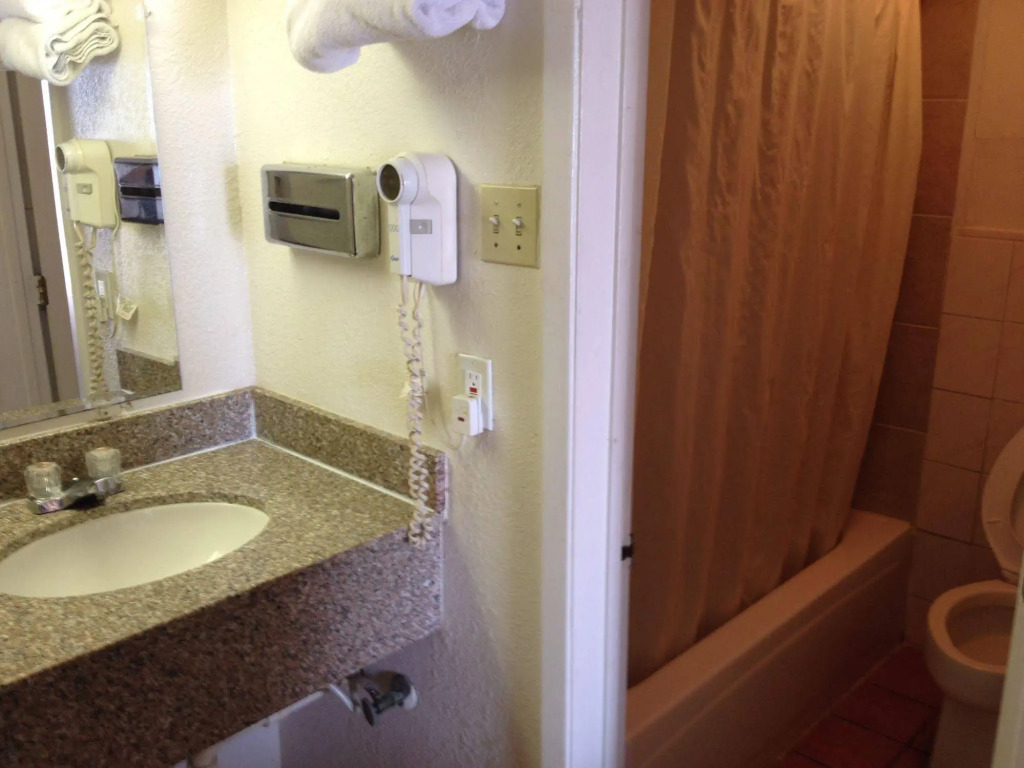 Crown Inn Grand Prairie