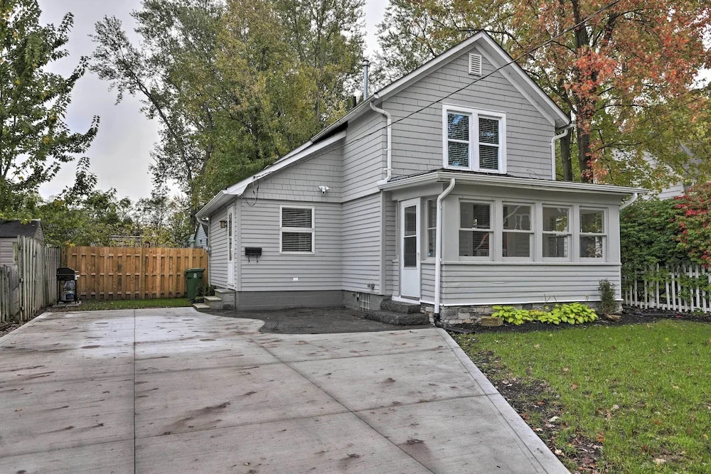 Pet-friendly Home - 1/2 Mi to Downtown Willoughby!