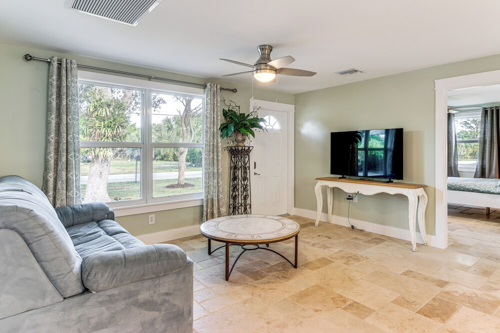 Walk to Parks, Eats & Bars: Stuart Home w/ Patio