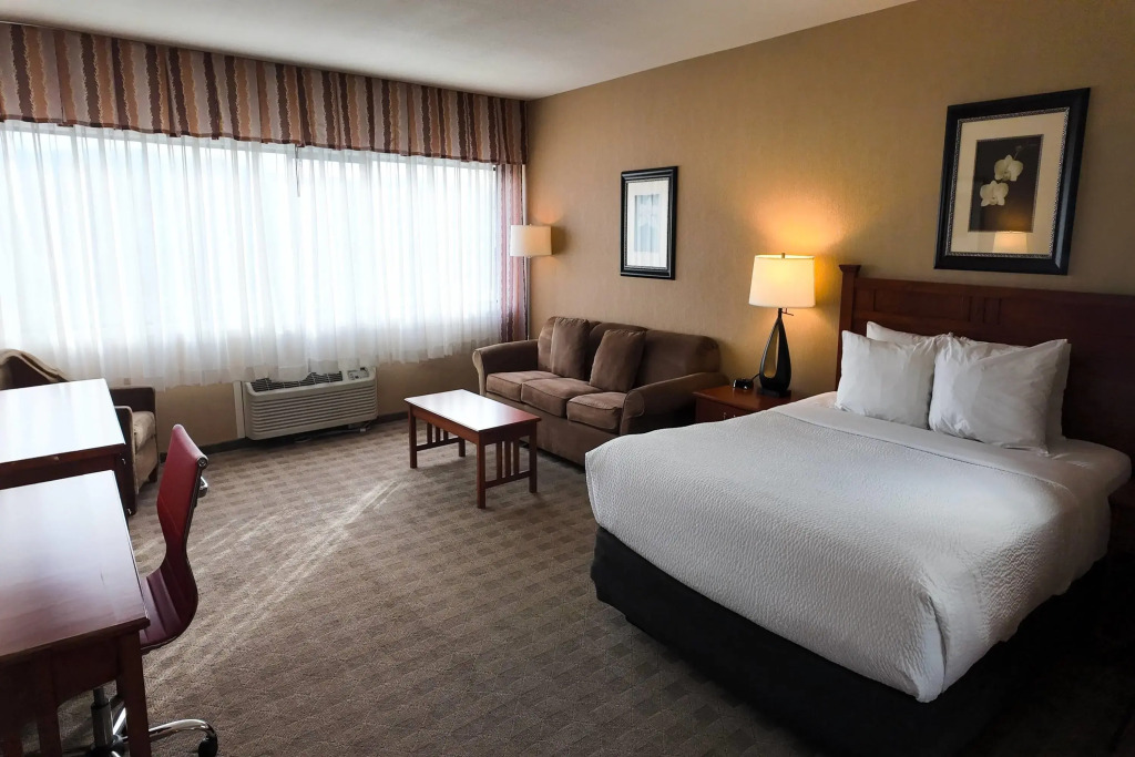 Ramada by Wyndham Kelowna Hotel & Conference Center