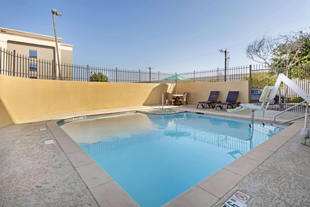 Comfort Suites West Dallas - Cockrell Hill