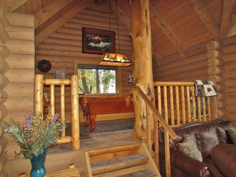 080 - Moonshadows Log Cabin