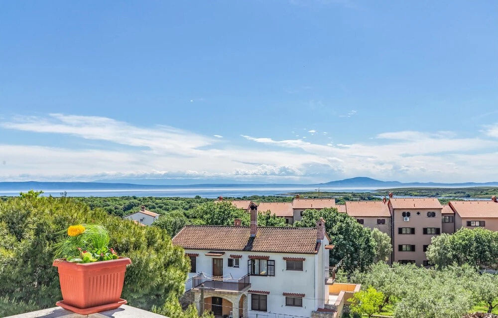 Stunning Apartment in Liznjan With 2 Bedrooms and Wifi