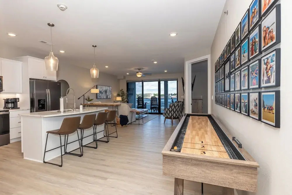 Topsider Condo w/ Stunning Lake Views, Shuffleboard & King Beds