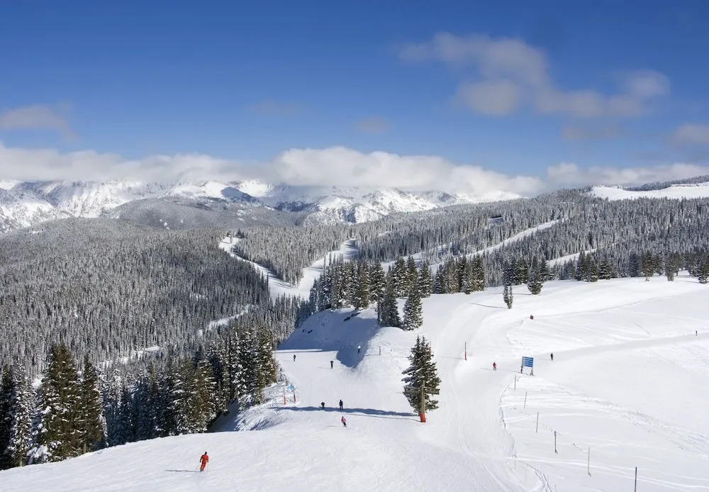 Ski-in/ski-out All-suite W/ Pool, Gym & Hot Tubs 2 Bedroom Condo