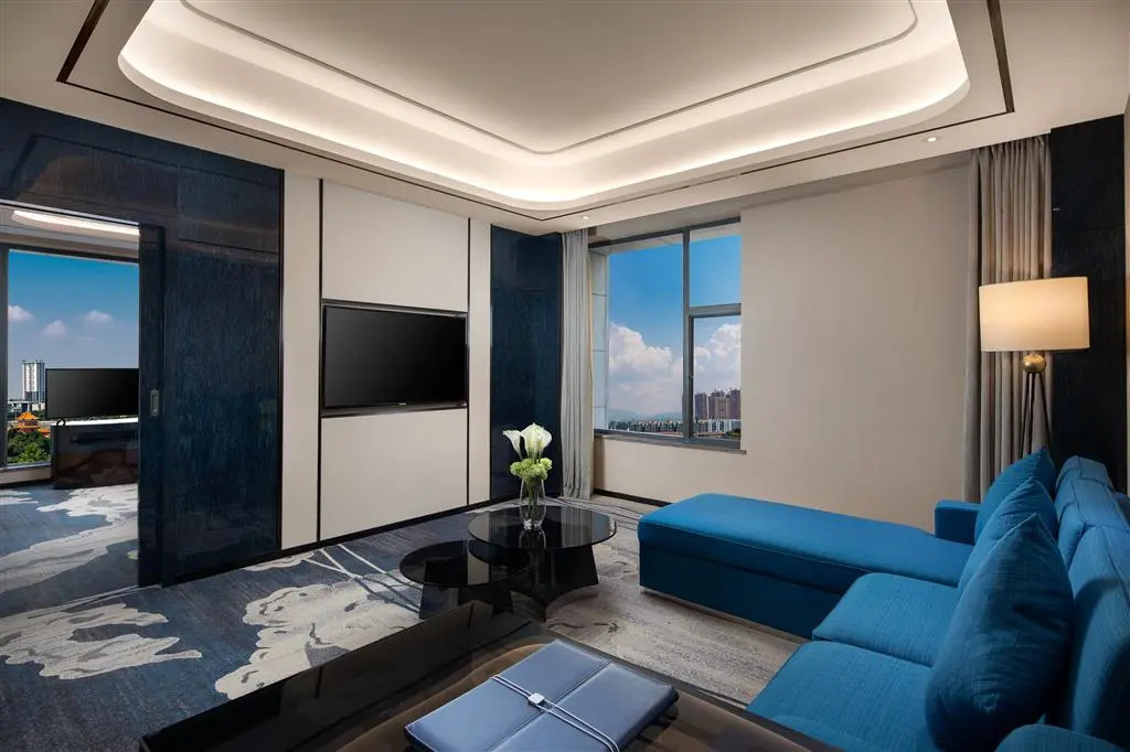 Ramada by Wyndham Mengzi Suites