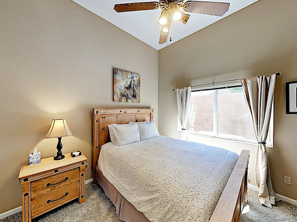 747 Phoenix - 4 Br Home