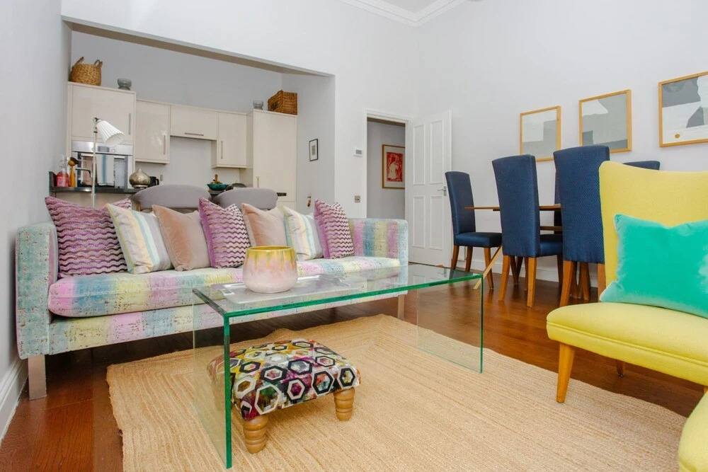 Stylish 2 Bedroom Apartment in Affluent Earls Court