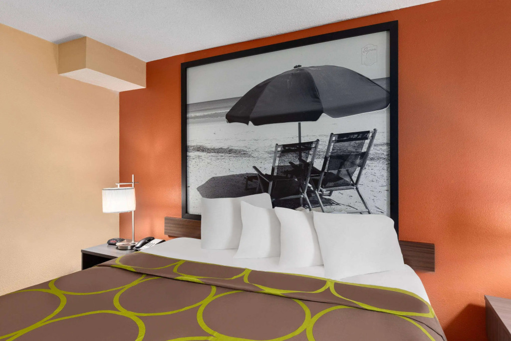 Super 8 by Wyndham Myrtle Beach/Market Common Area