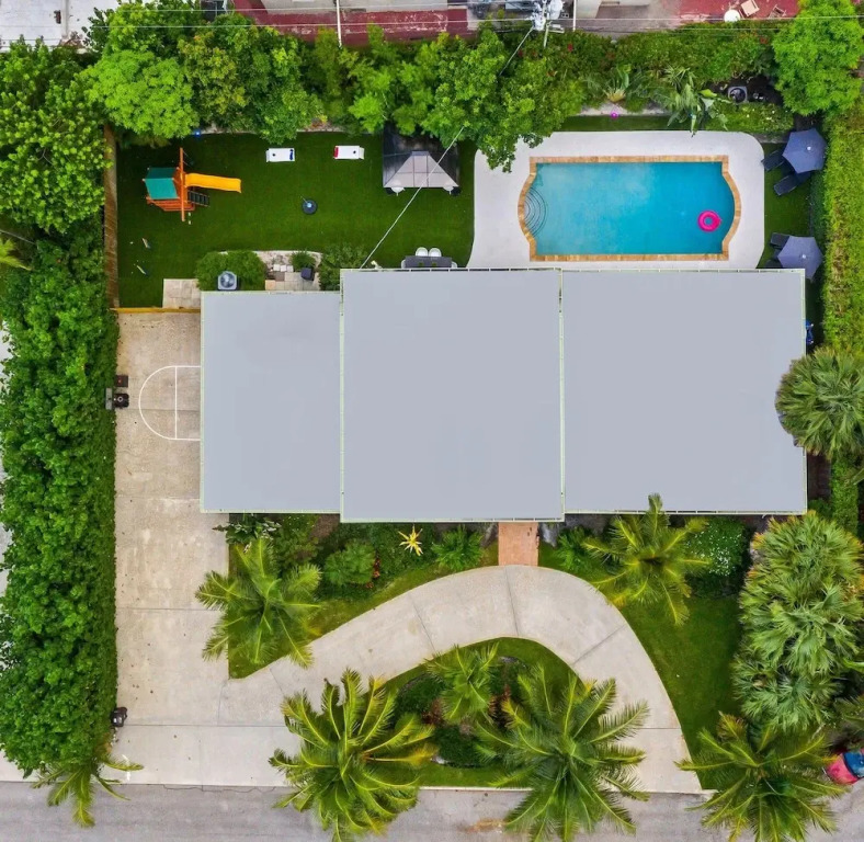 4BR Intracoastal Retreat With Pool, Games & More!