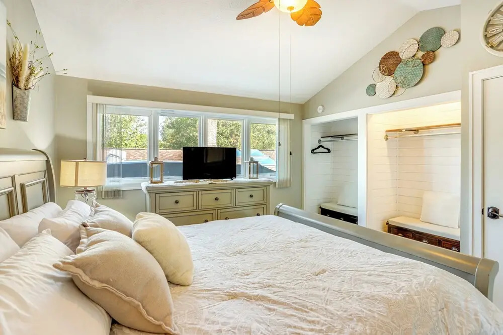 Vermilion River Home w/ Hot Tub & Private Dock