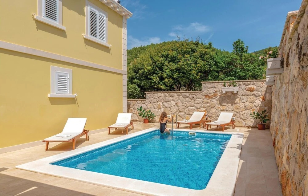 Awesome Home in Blato With Wifi and 6 Bedrooms