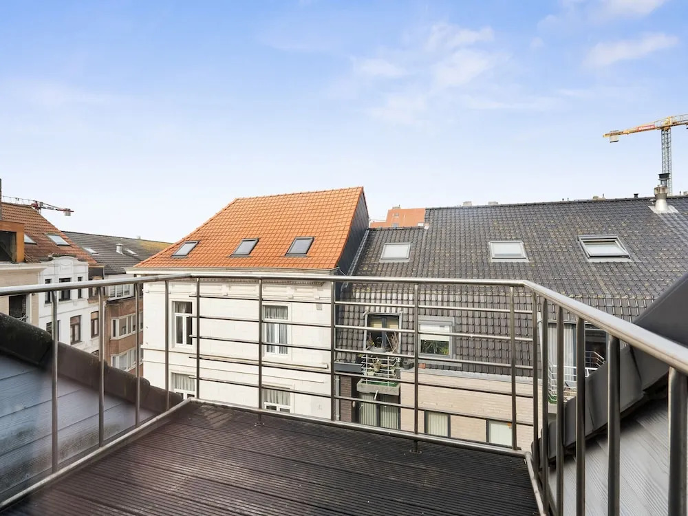Beautiful Duplex Near Shopping Street