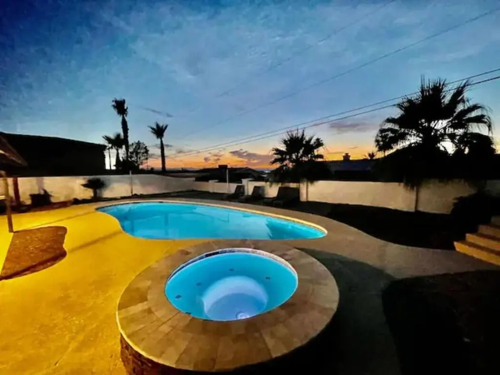 NEW - Havasunny Stay - Sleeps 16, Pool, Spa, Game Room, Fire Pit, Sunsets, Near Lake