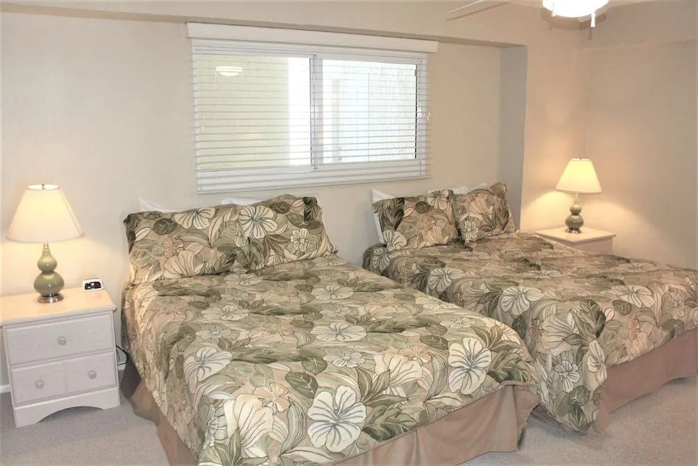 Jamaica Royale - 704 - 2 Br Condo