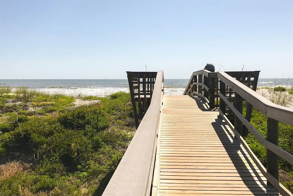 Beach-Themed #F32 - 2 Br Condo