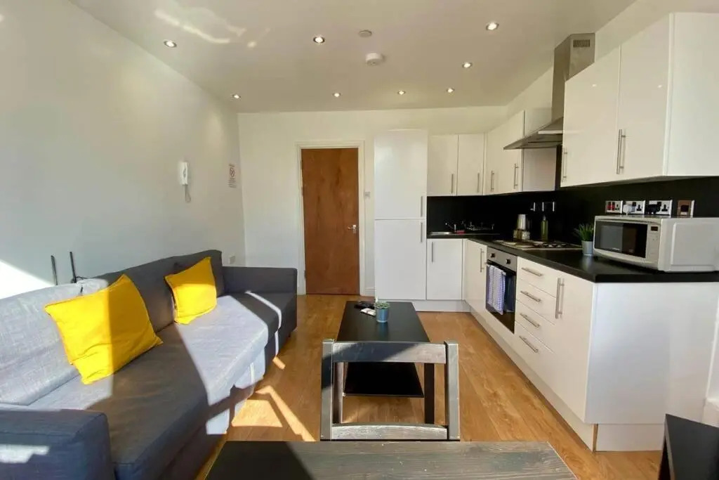 Group Of 8 Apartments For Up To 34 People By Centre!