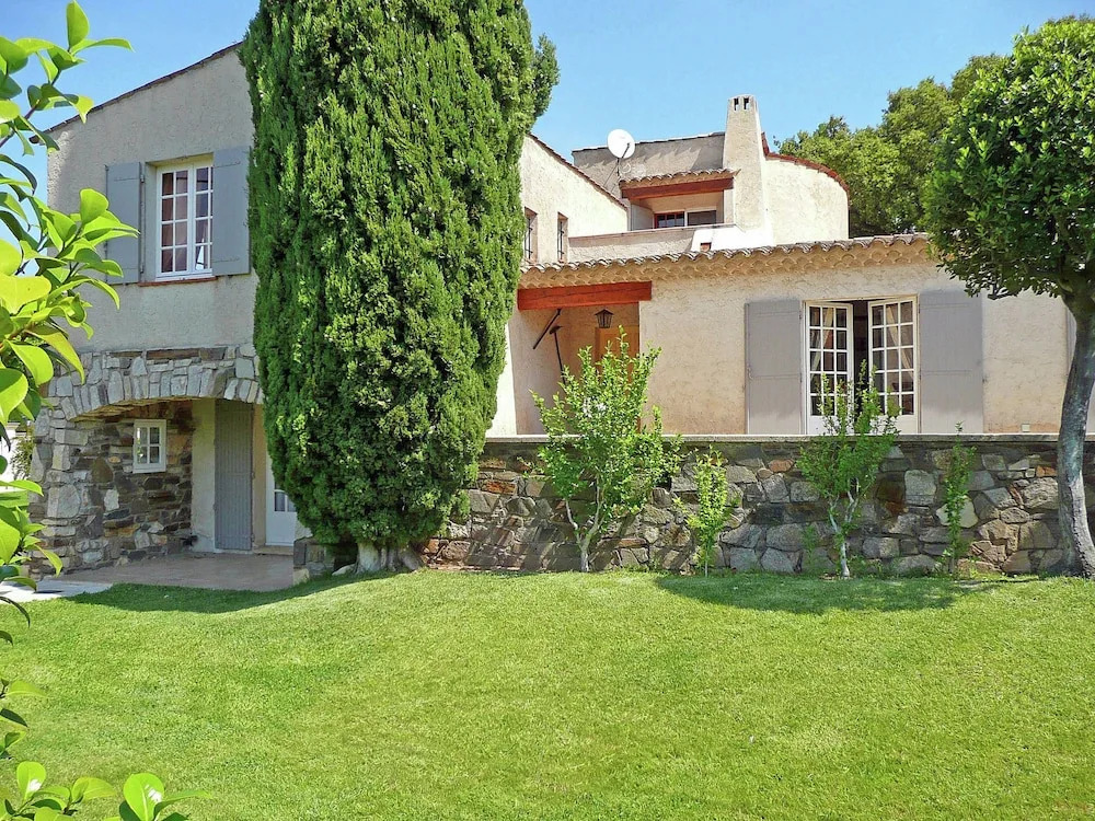 Characteristic Villa a Short Distance From Sainte-maxime and Saint-tropez