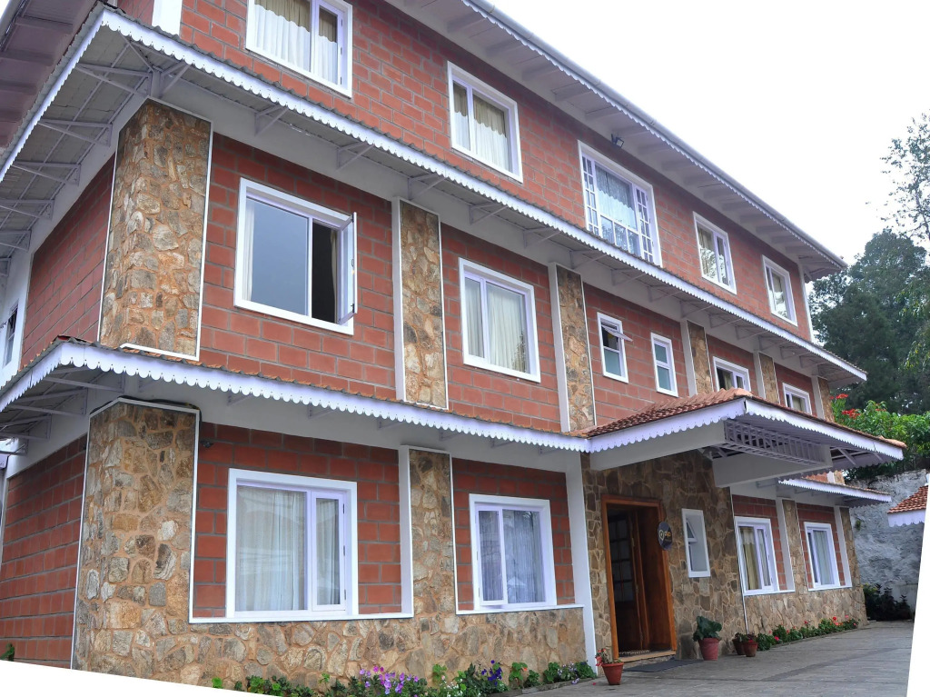 Altius Nest Hotel