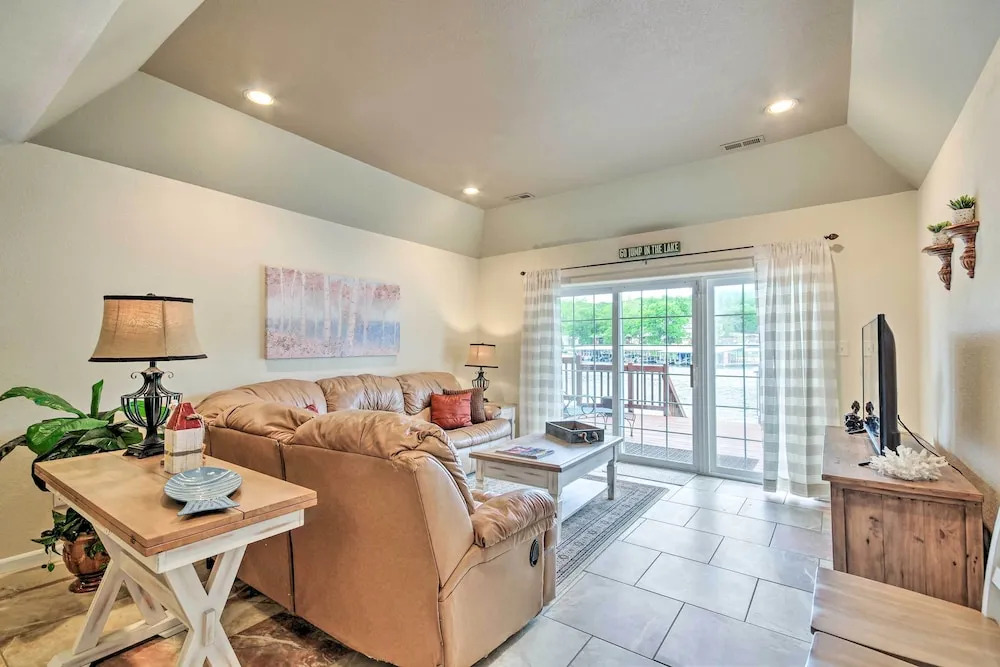 2 Decks, Dock, Fire Pit! Waterfront Lake Ozark Gem