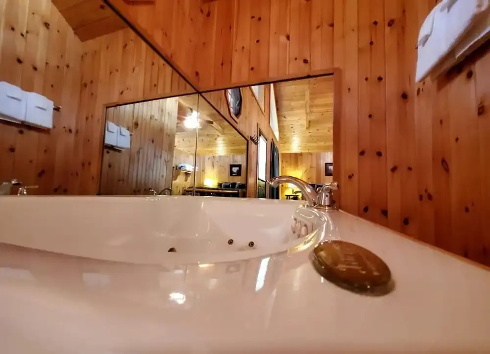 Urban Escape - 1BR King Cabin