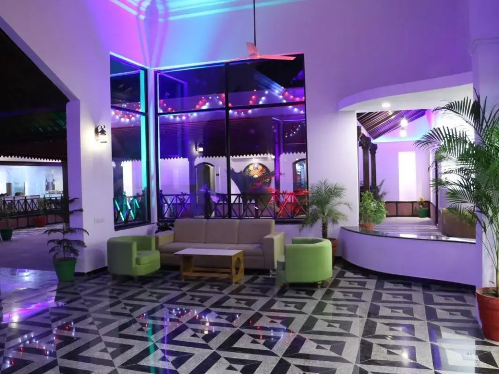 The Grand Midway Hotel