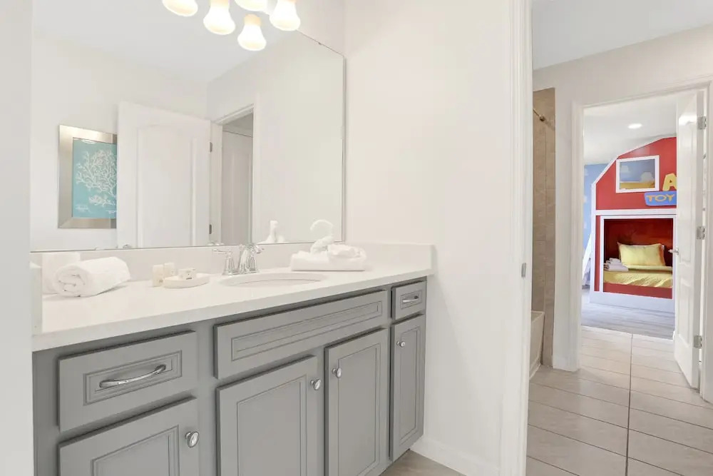 Well-stocked Home With Game Room, Enclosed Pool, Patio, & Child-friendly Items