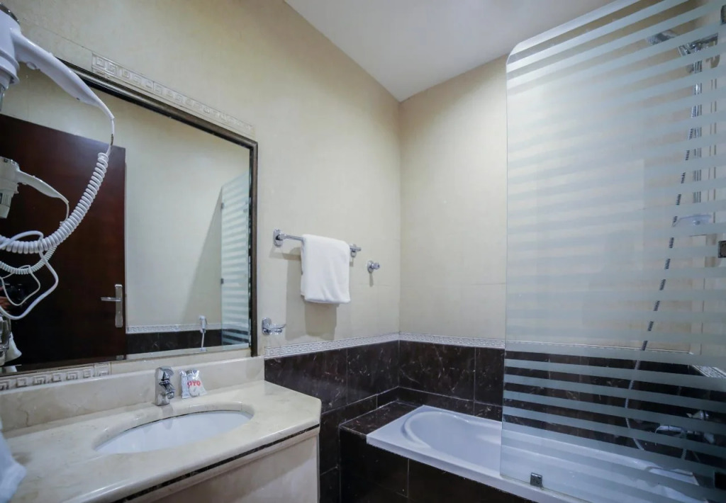 OYO 130 Night Inn Hotel